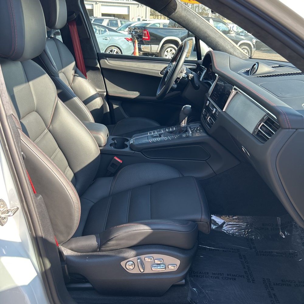 2021 Porsche Macan Turbo