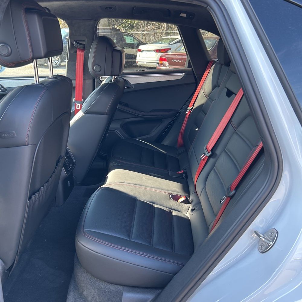 2021 Porsche Macan Turbo