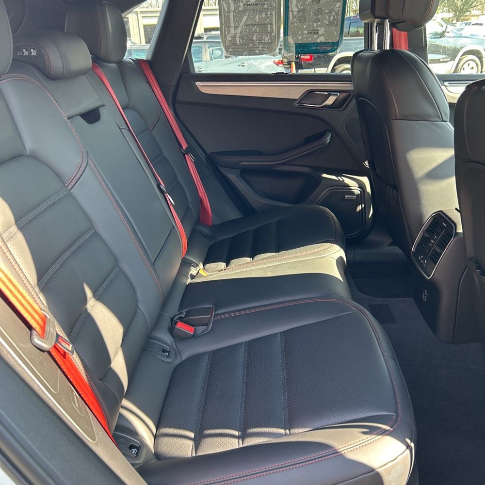 2021 Porsche Macan Turbo