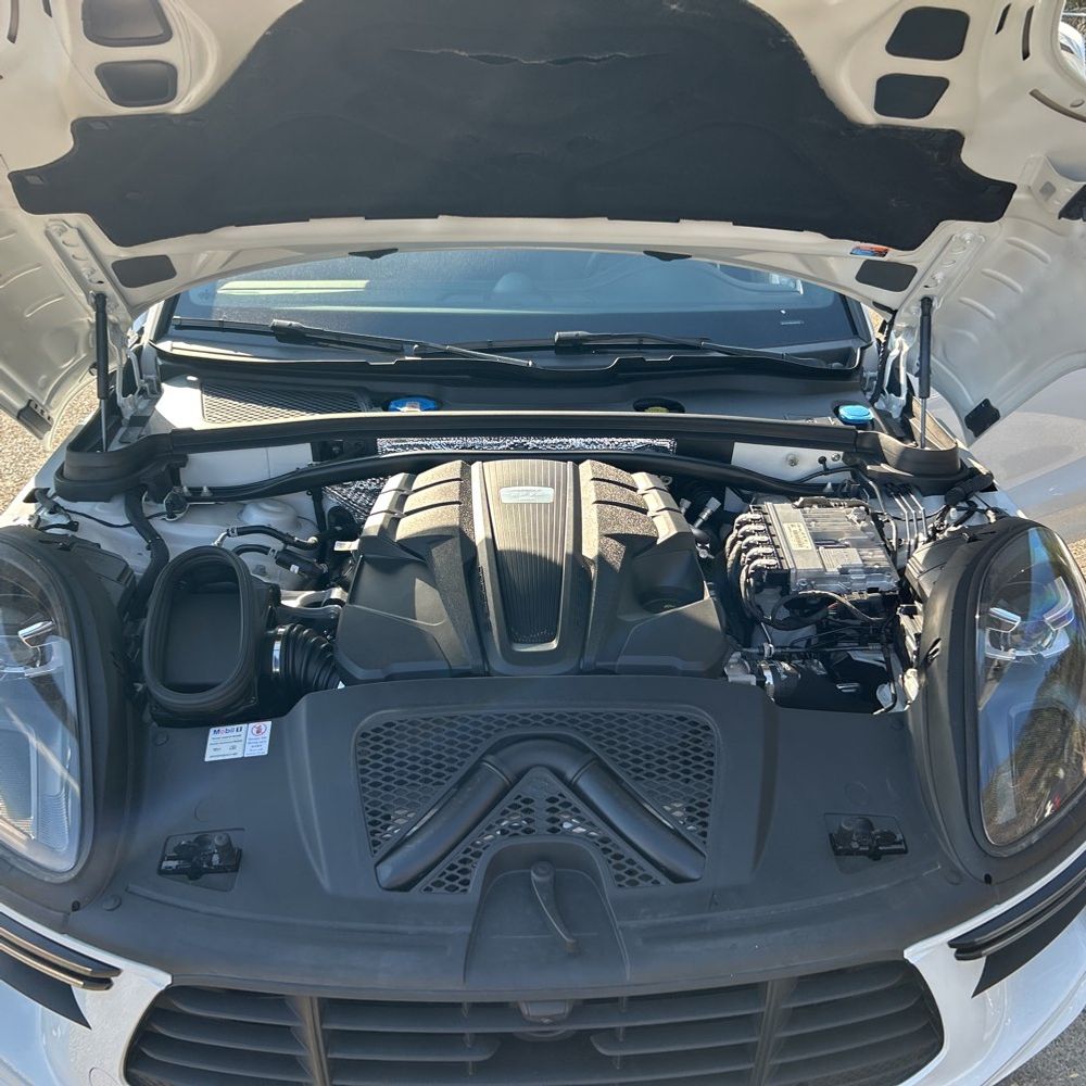 2021 Porsche Macan Turbo