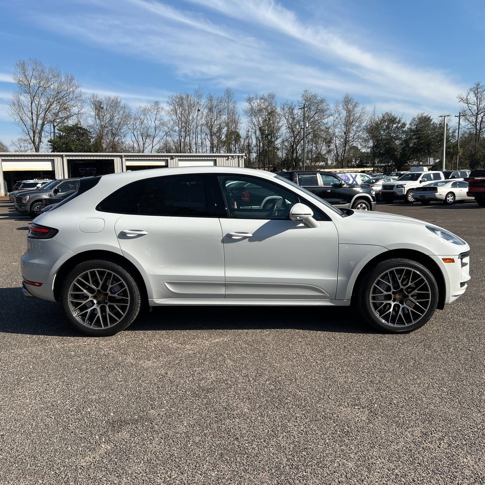 2021 Porsche Macan Turbo