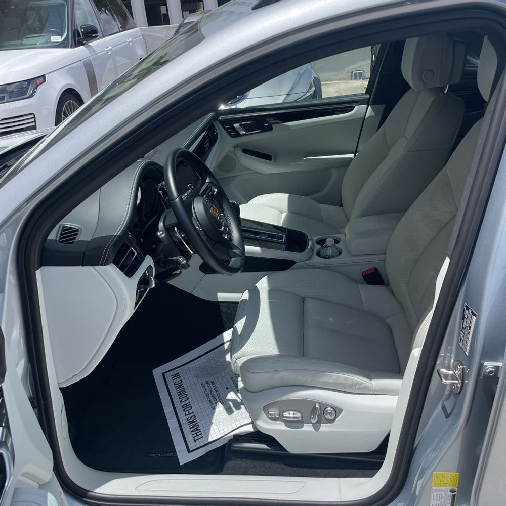 2024 Porsche Macan Base
