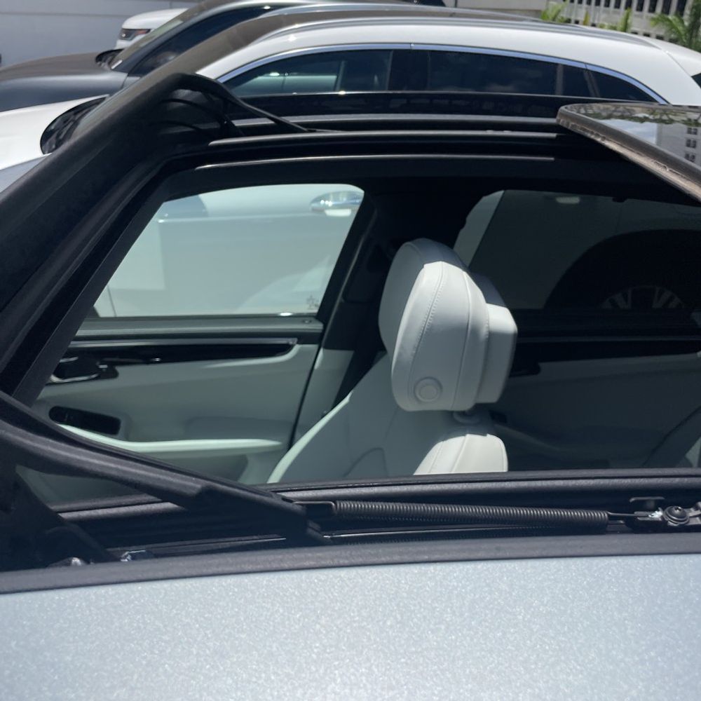 2024 Porsche Macan Base