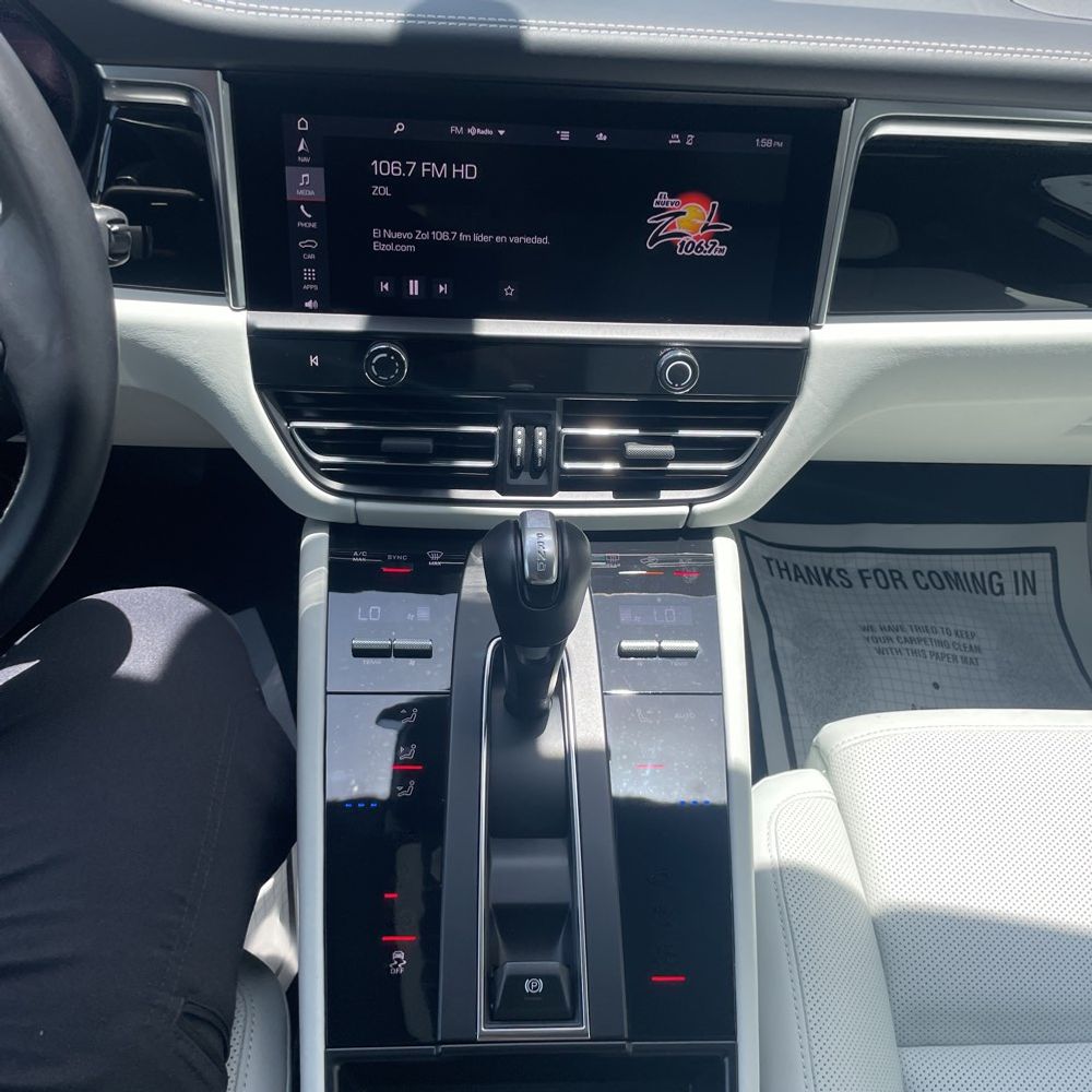 2024 Porsche Macan Base