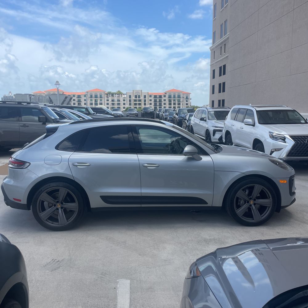 2024 Porsche Macan Base