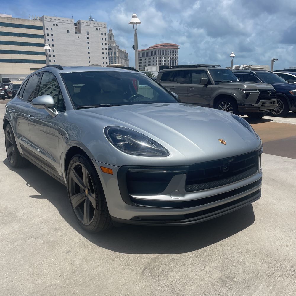2024 Porsche Macan Base