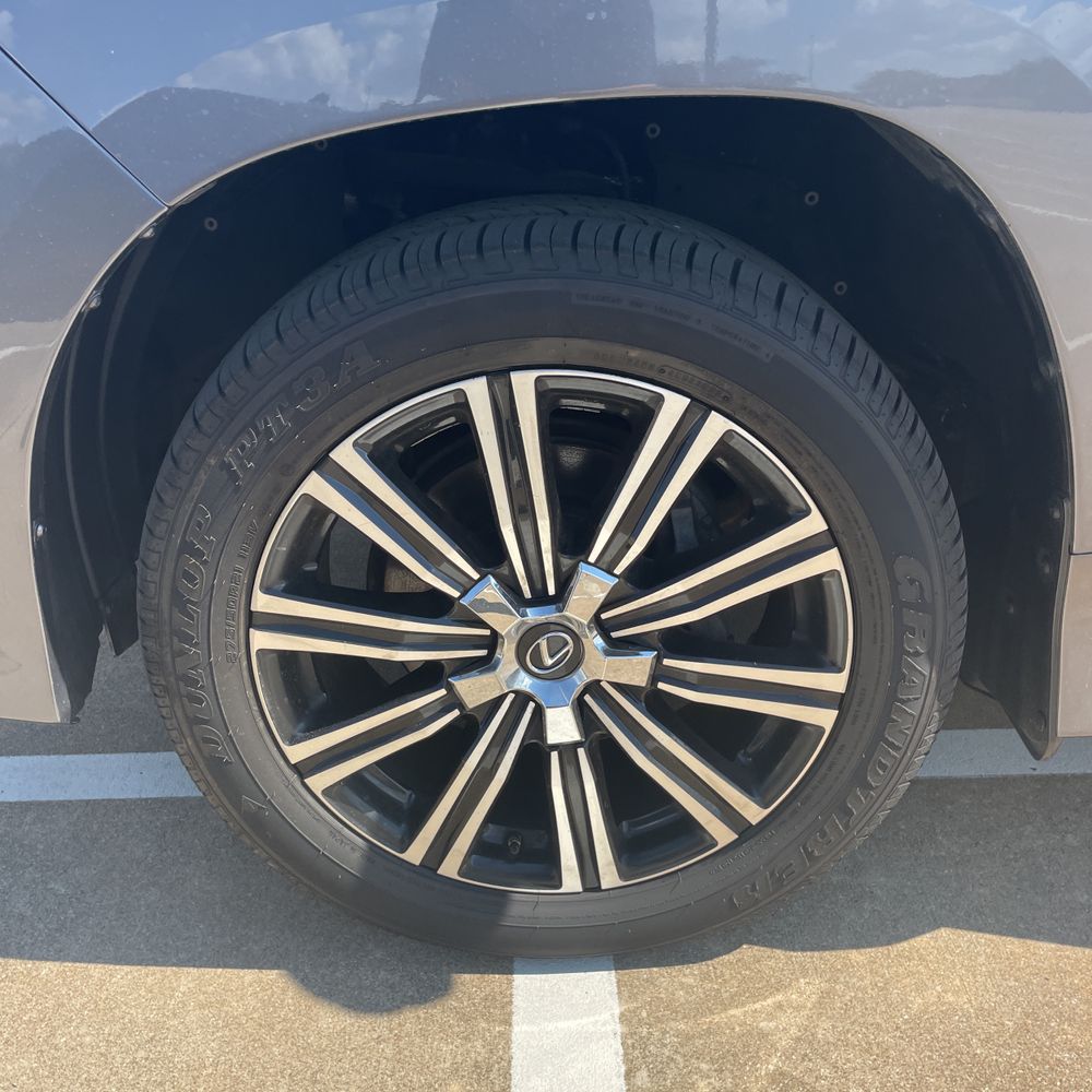 2019 Lexus LX 570 Two-Row