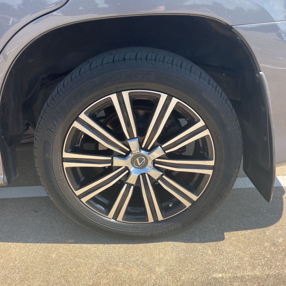 2019 Lexus LX 570 Two-Row