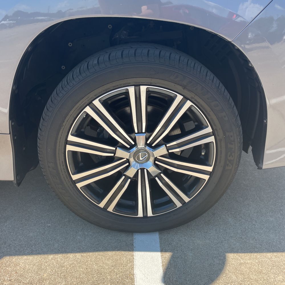 2019 Lexus LX 570 Two-Row