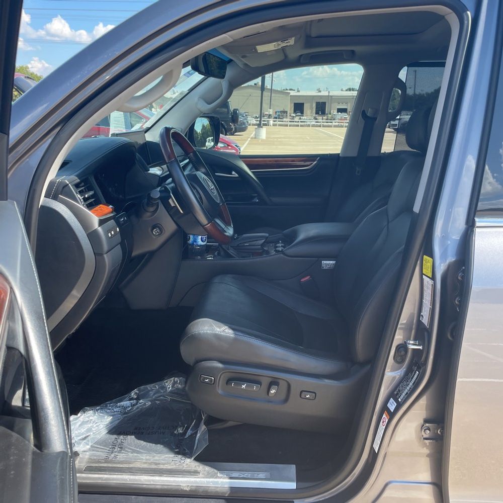 2019 Lexus LX 570 Two-Row