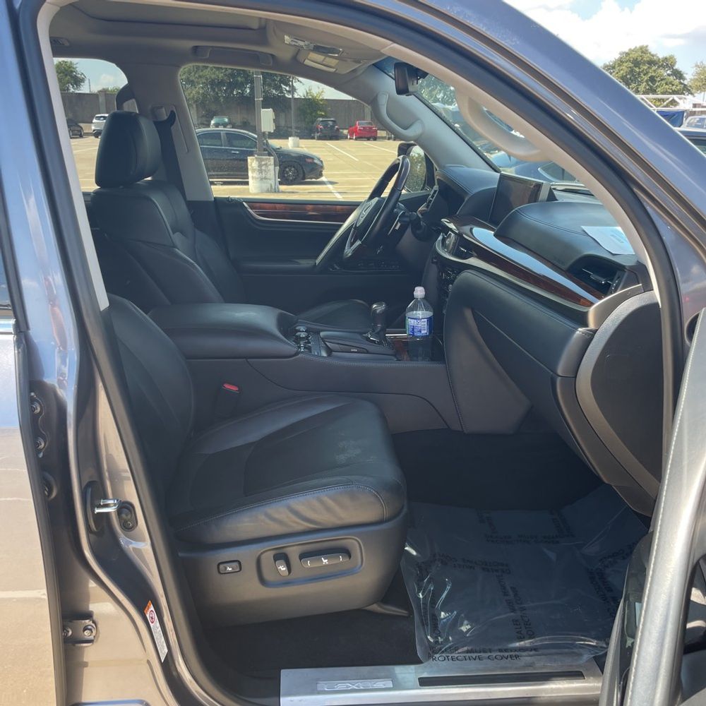 2019 Lexus LX 570 Two-Row