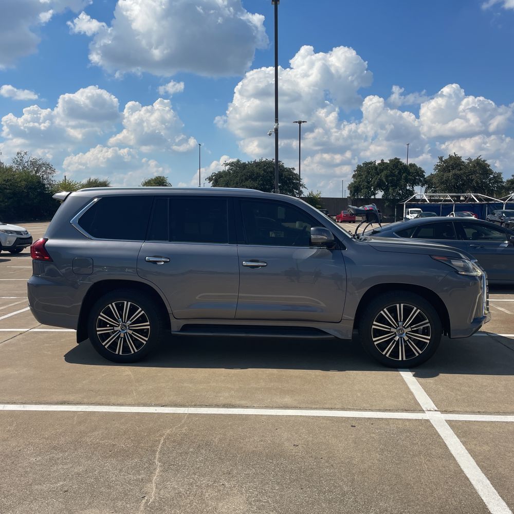 2019 Lexus LX 570 Two-Row
