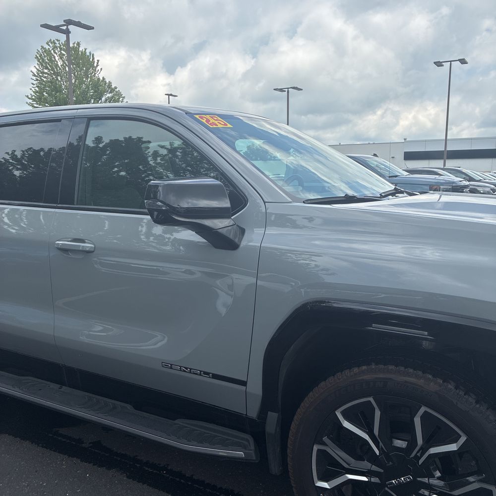 2025 GMC Sierra EV Denali