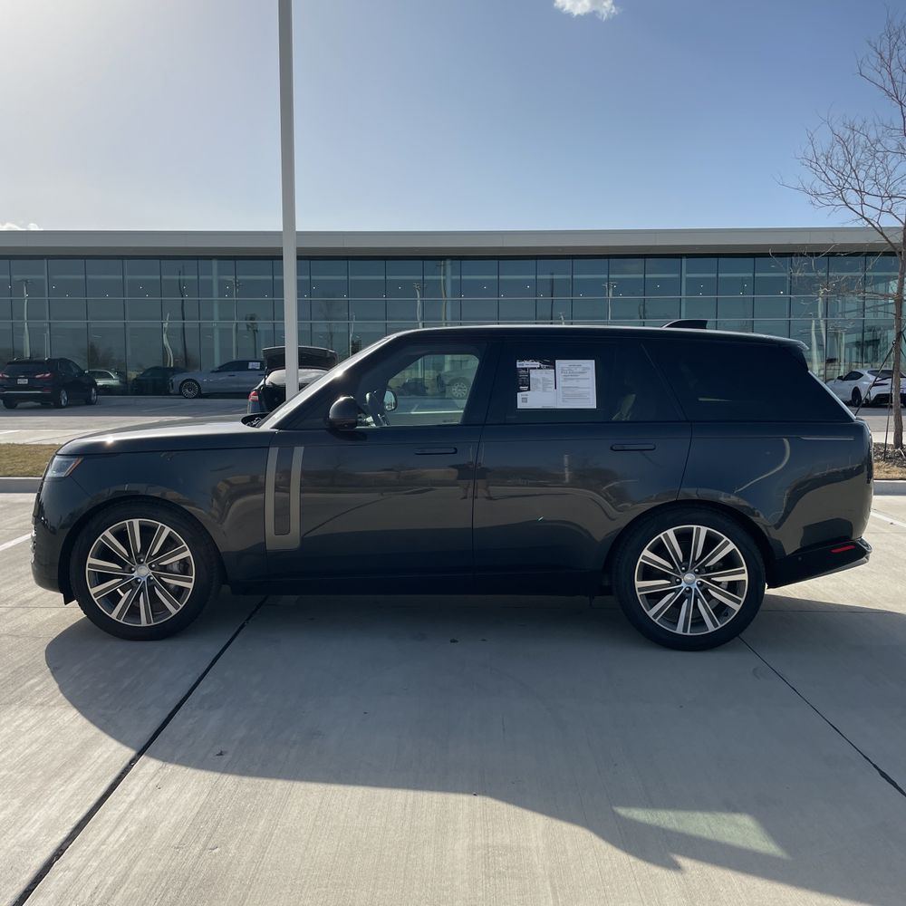 2023 Land Rover Range Rover P530 SE
