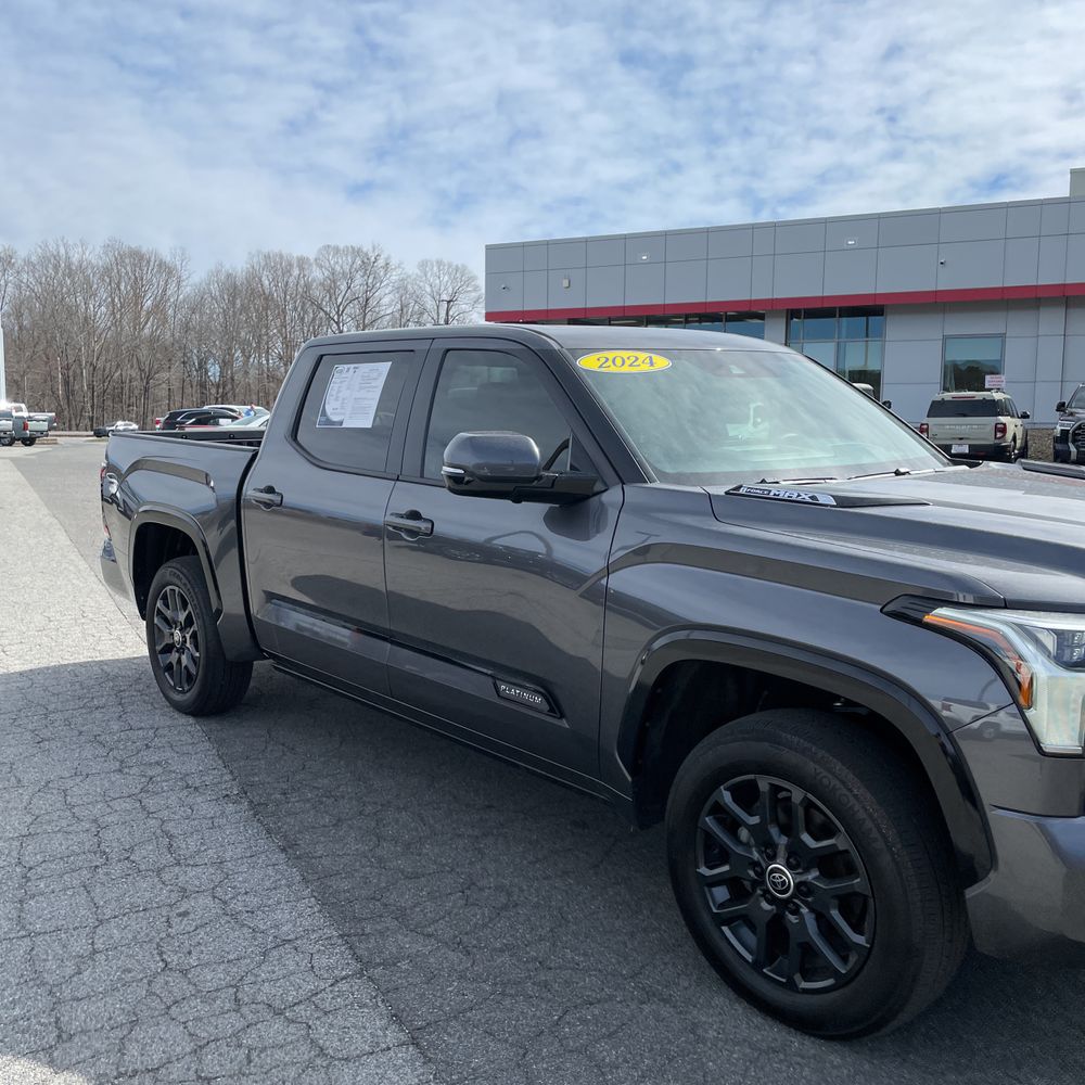 2024 Toyota Tundra Platinum HV