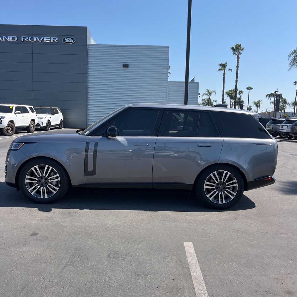 2023 Land Rover Range Rover P530 SE