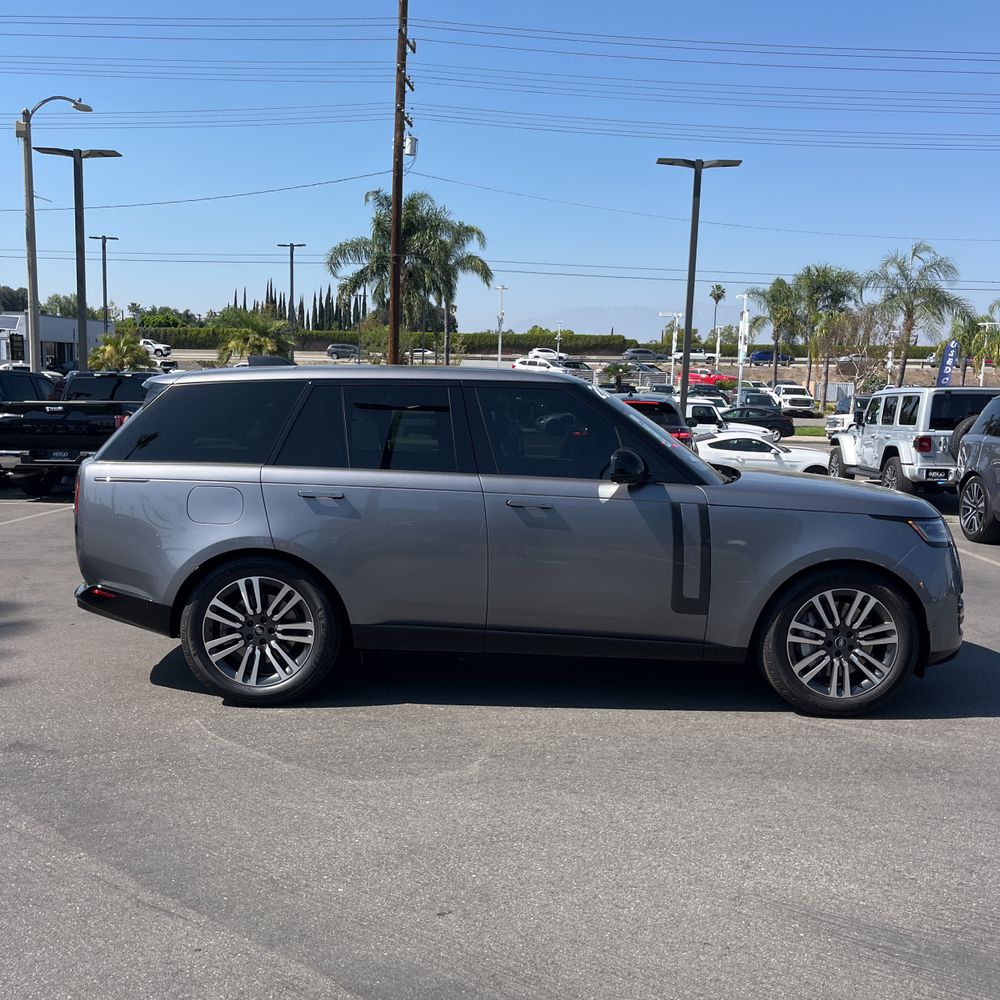 2023 Land Rover Range Rover P530 SE