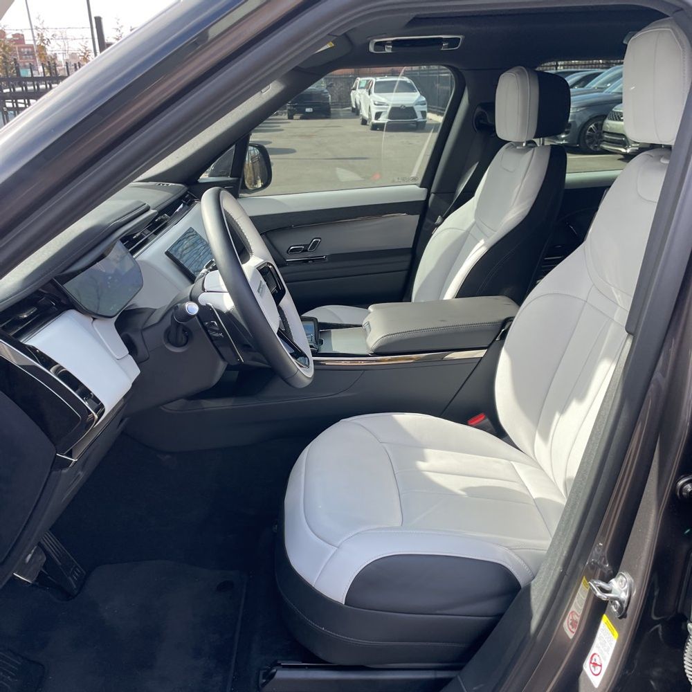 2025 Land Rover Range Rover Sport P460e Dynamic SE
