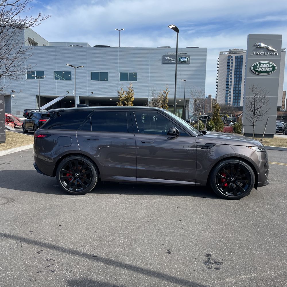 2025 Land Rover Range Rover Sport P460e Dynamic SE