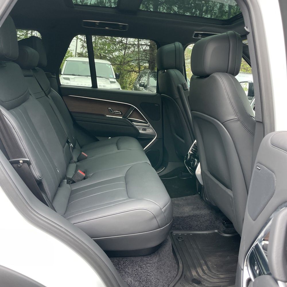 2023 Land Rover Range Rover P530 SE