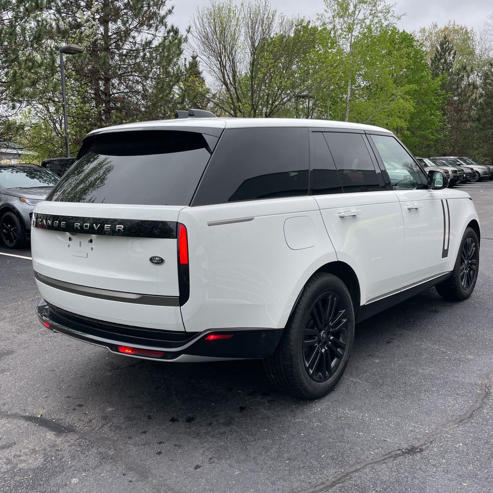 2023 Land Rover Range Rover P530 SE