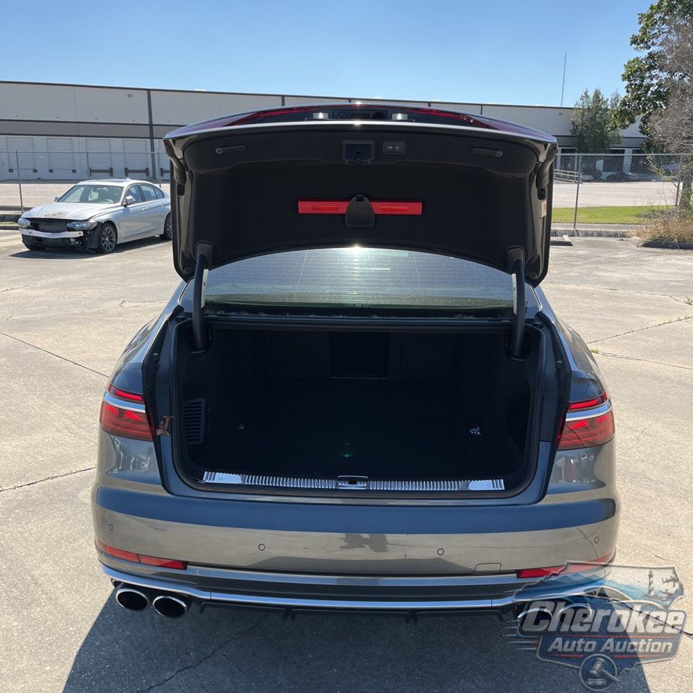 2022 Audi S8
