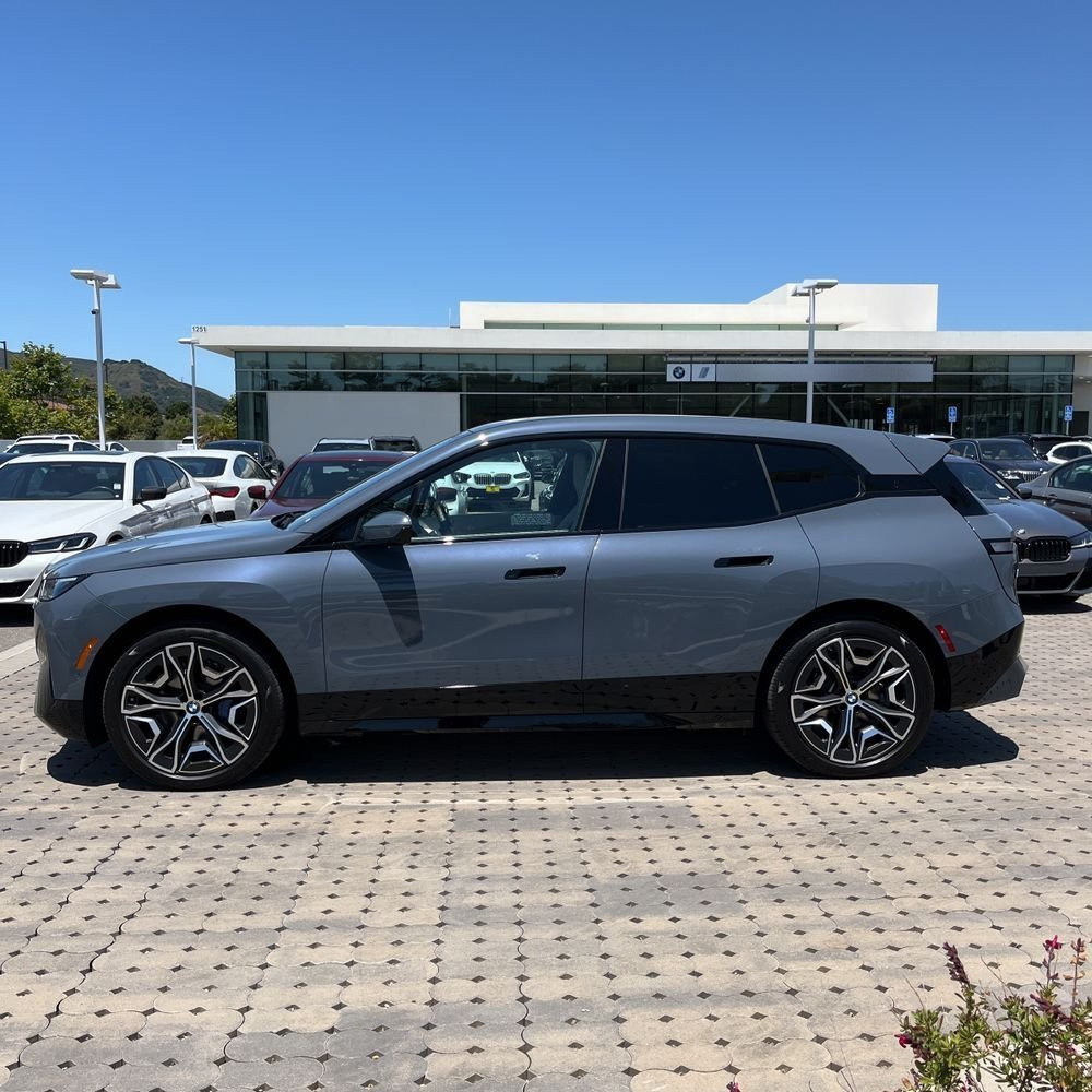 2025 BMW iX xDrive50