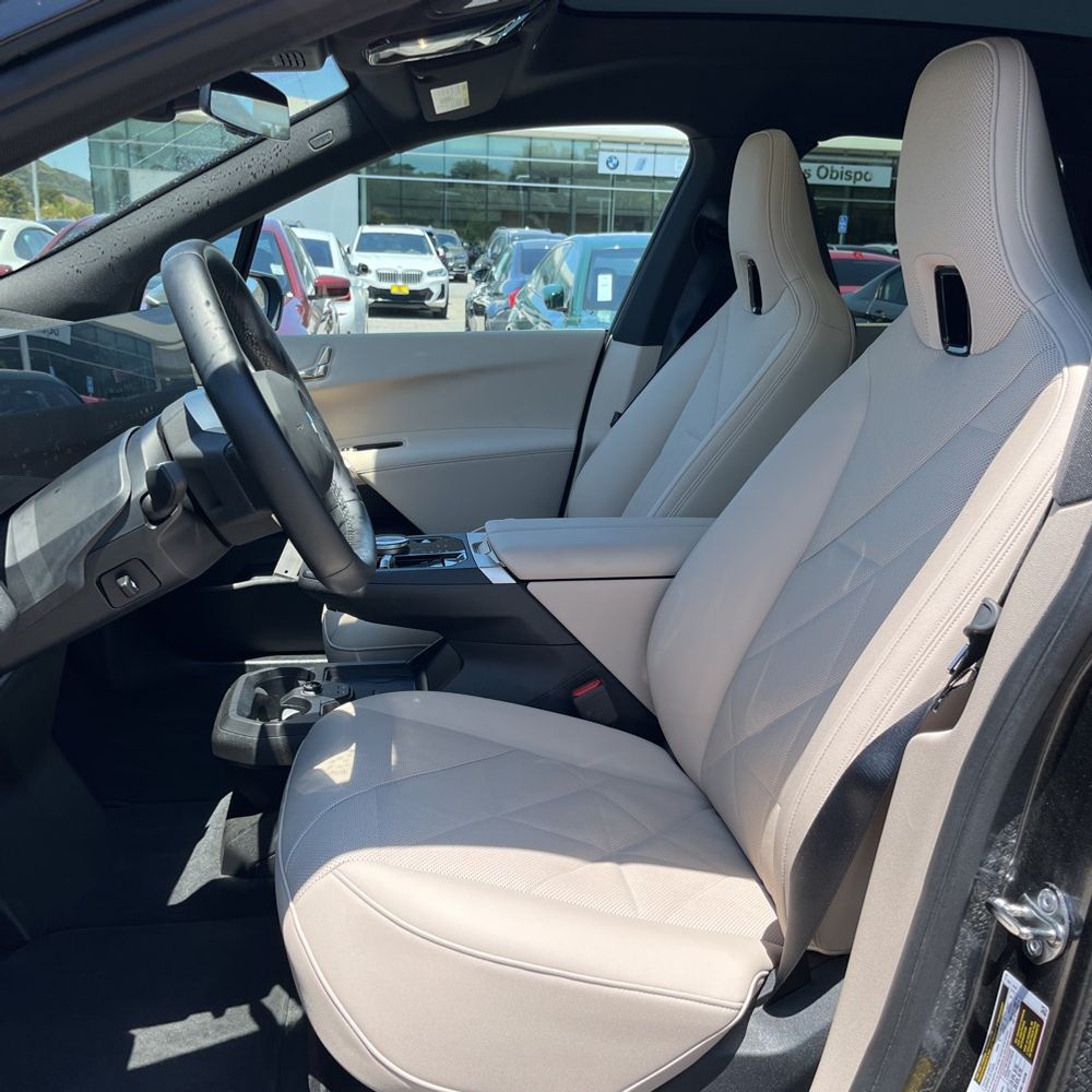 2025 BMW iX xDrive50