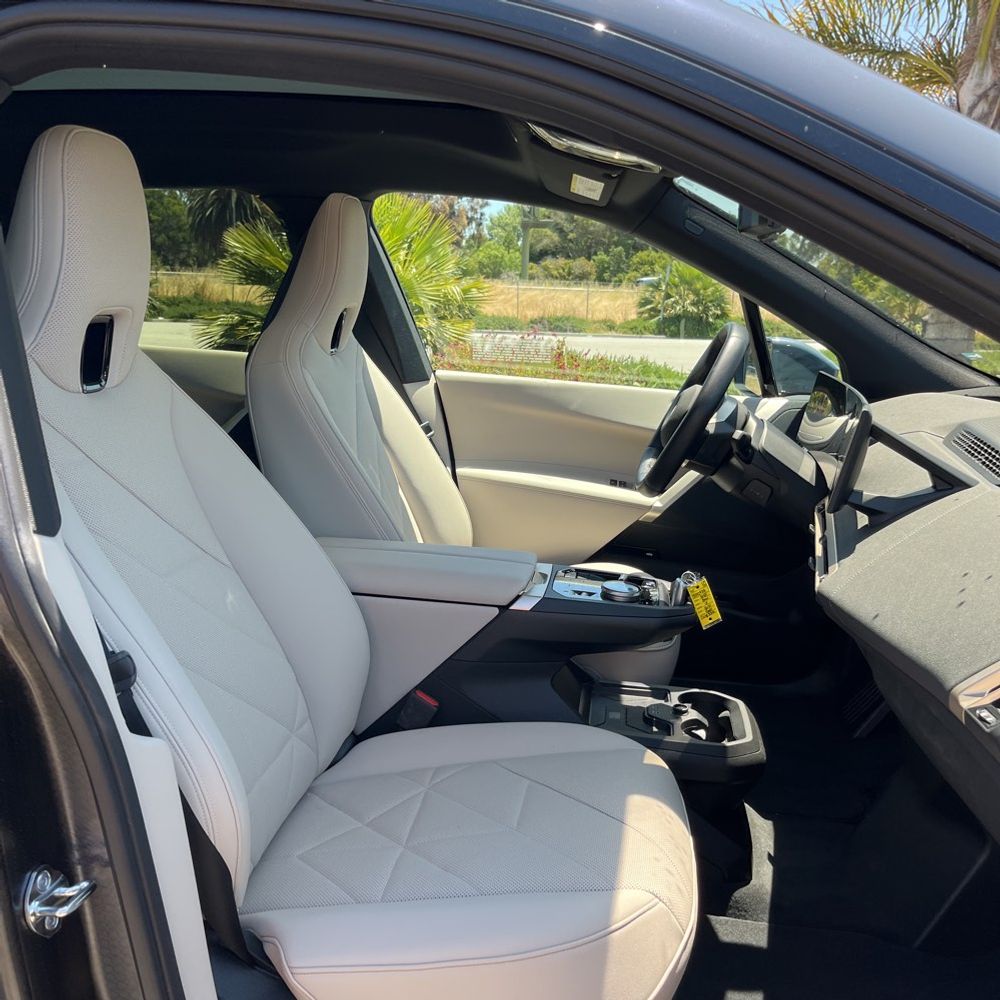 2025 BMW iX xDrive50
