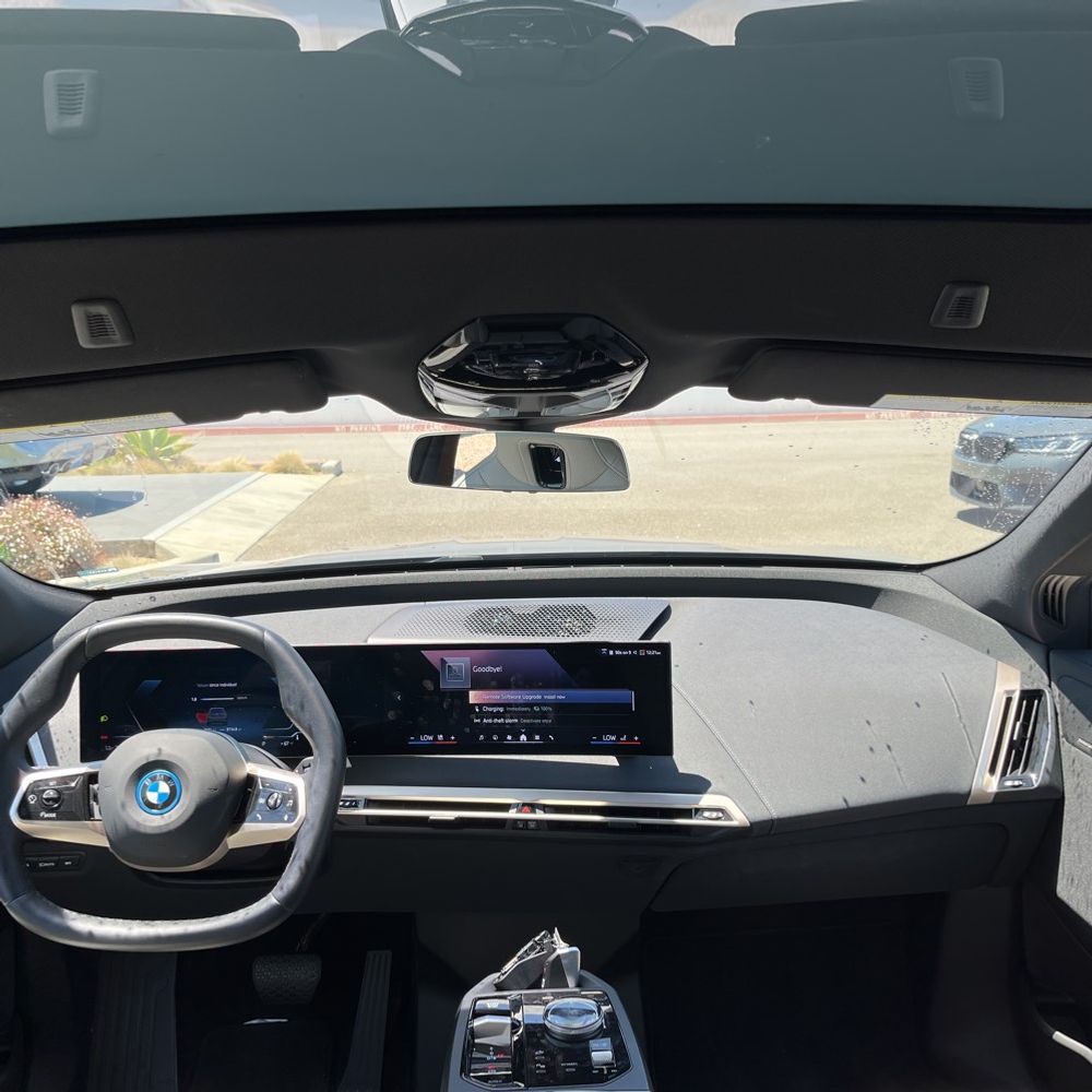 2025 BMW iX xDrive50
