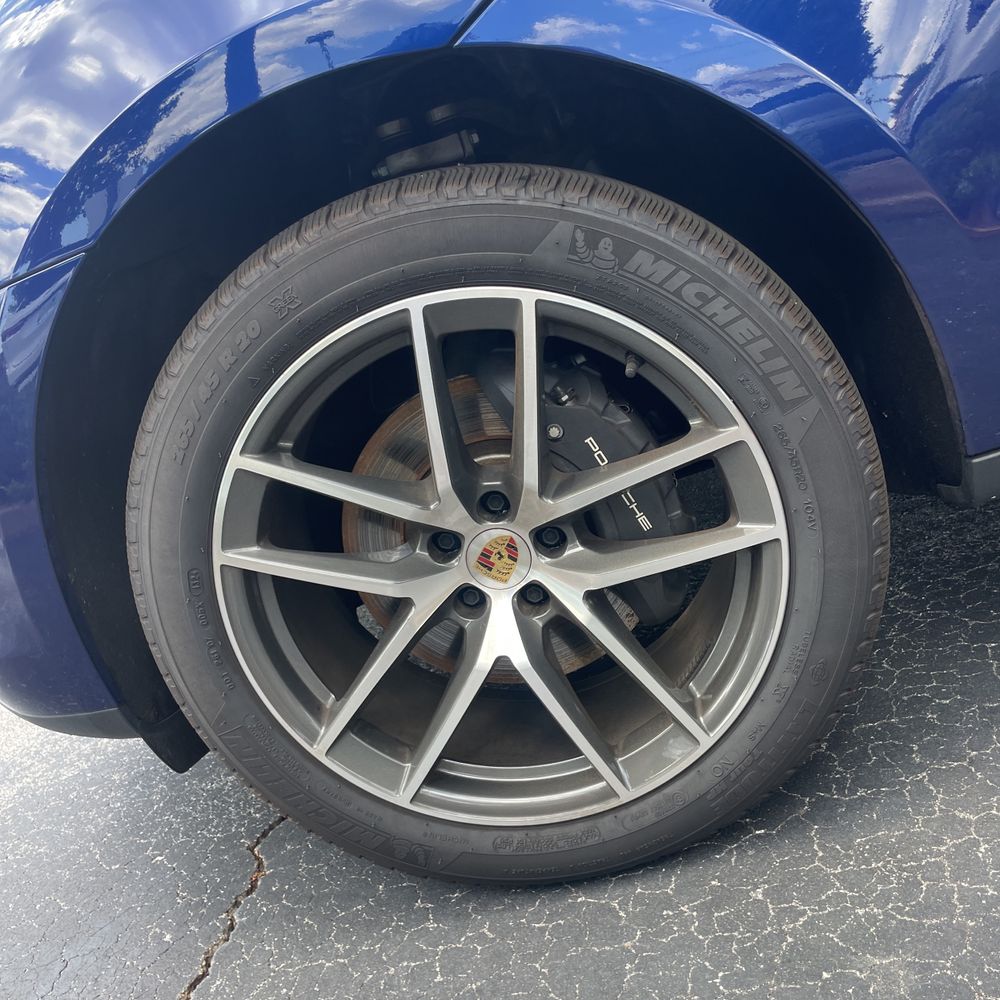2024 Porsche Macan Base