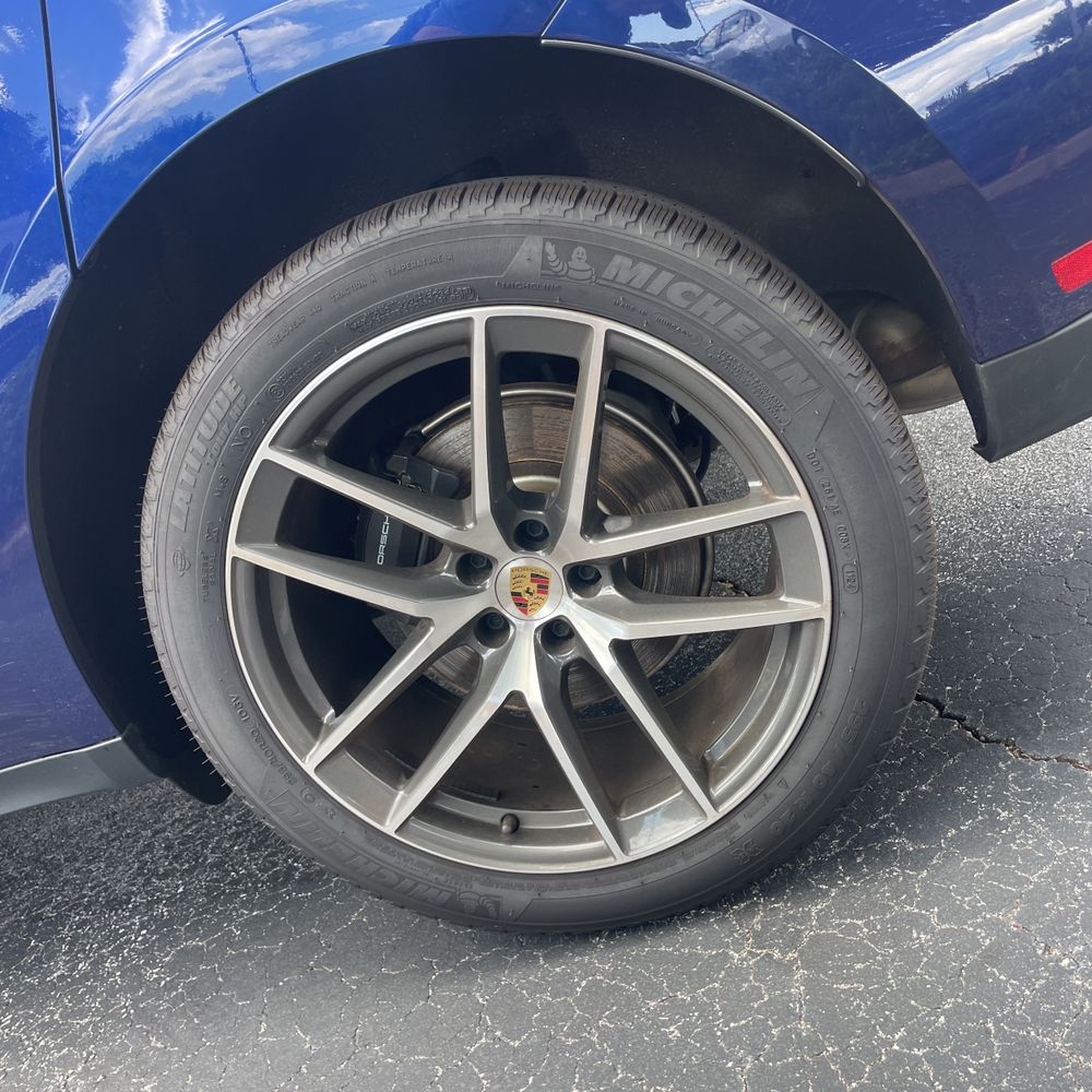 2024 Porsche Macan Base