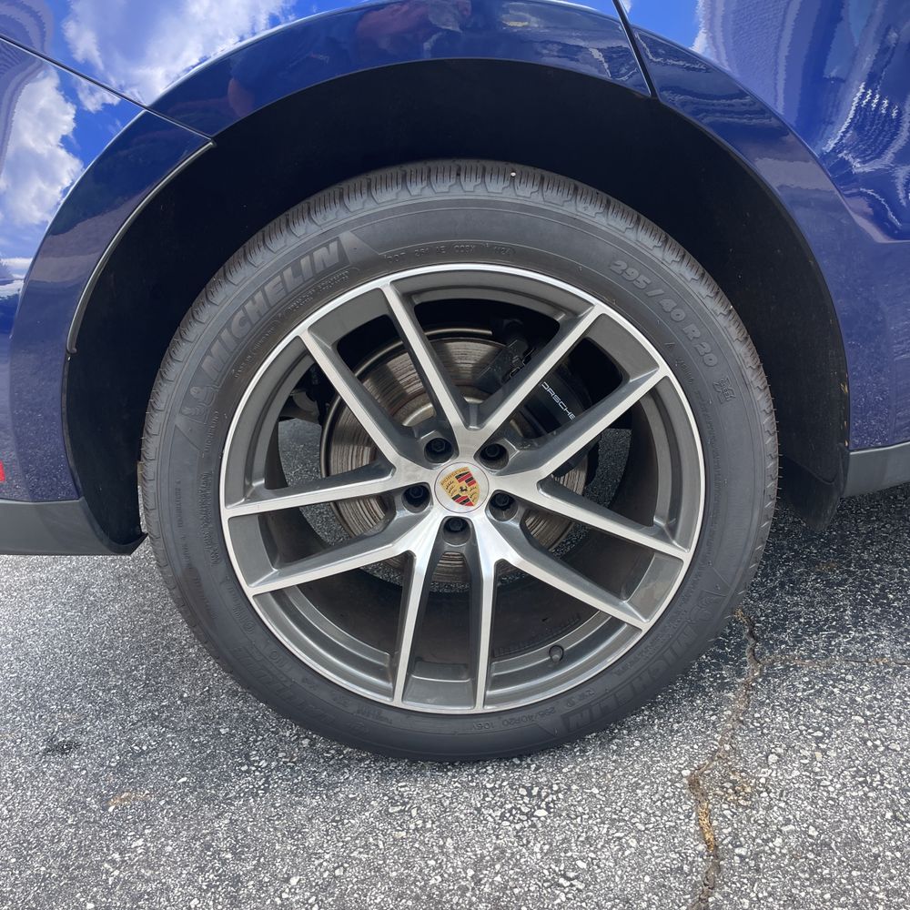 2024 Porsche Macan Base
