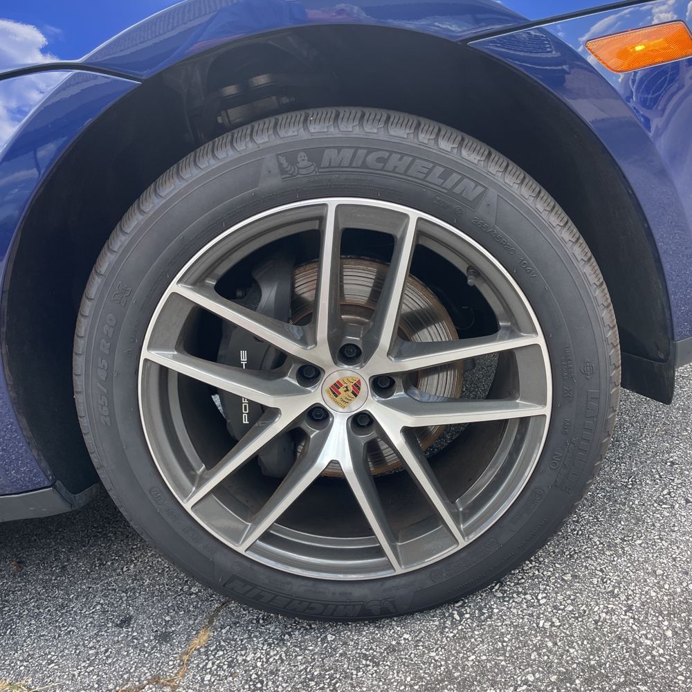 2024 Porsche Macan Base