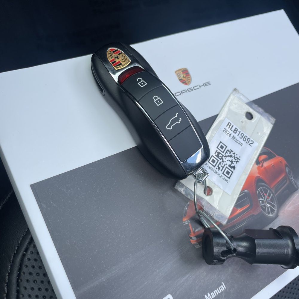 2024 Porsche Macan Base