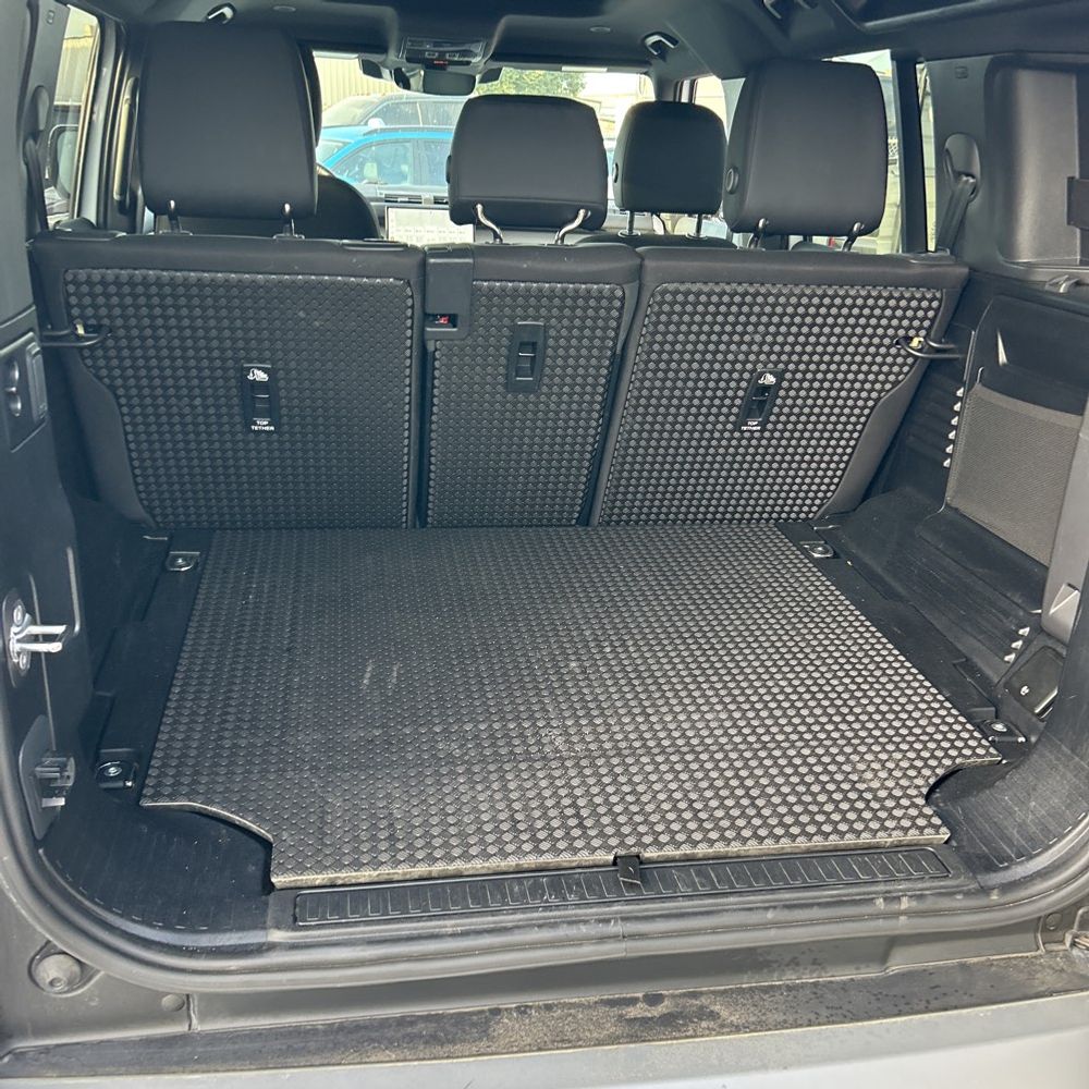 2025 Land Rover Defender 110 P300 S