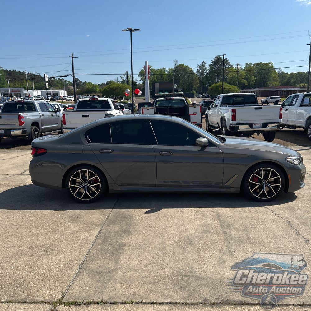 2022 BMW 5-Series M550xi