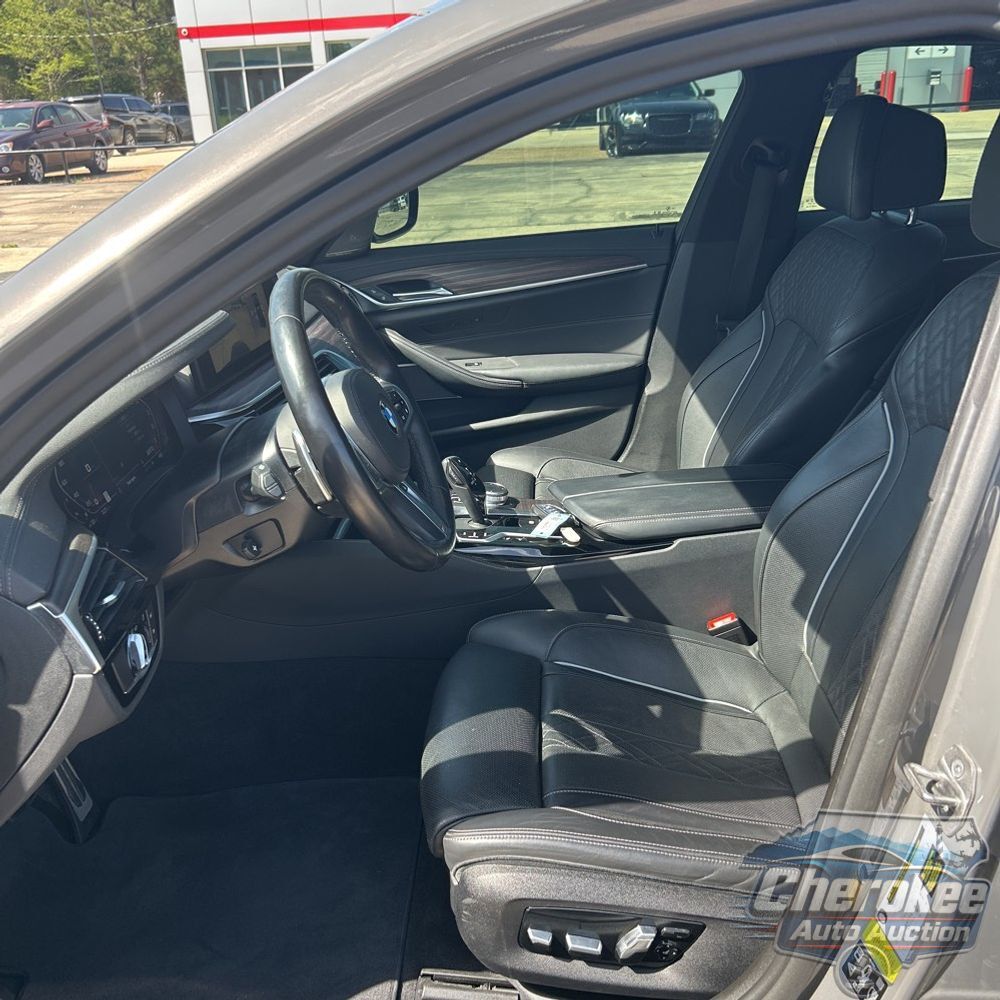 2022 BMW 5-Series M550xi