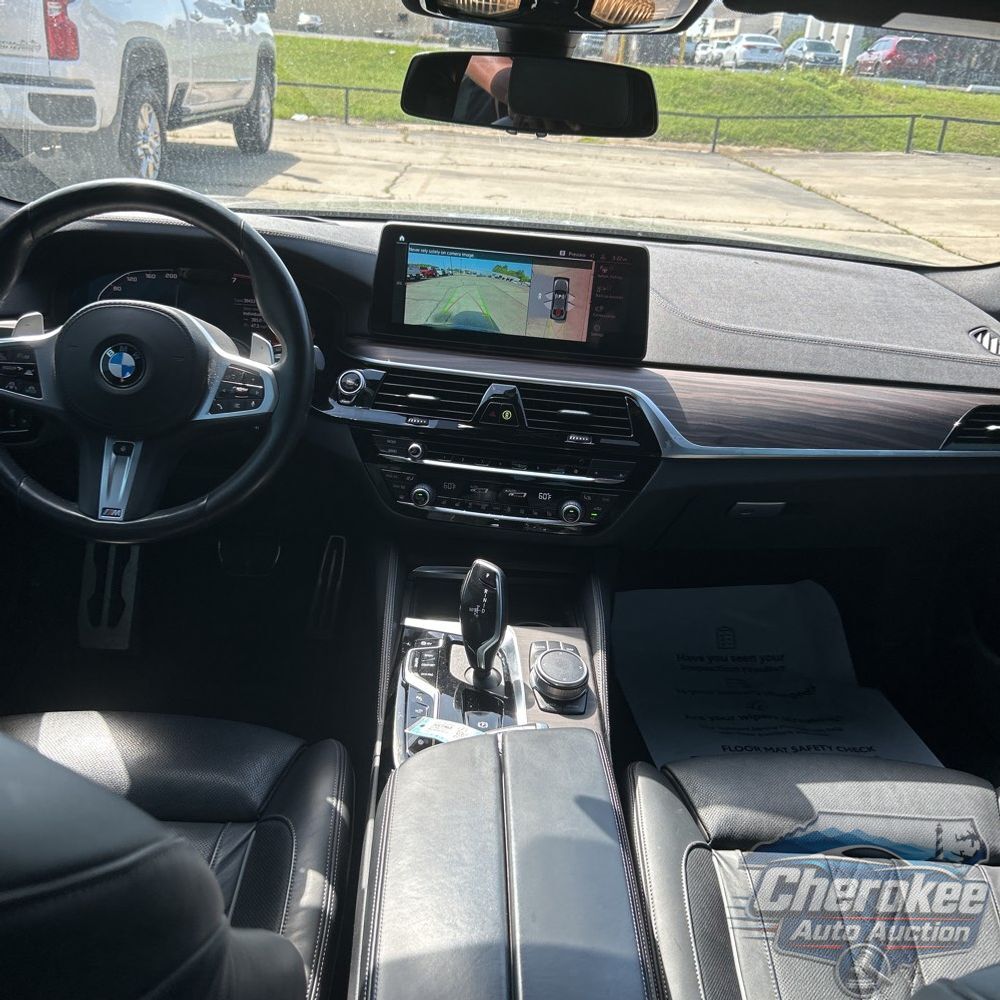 2022 BMW 5-Series M550xi