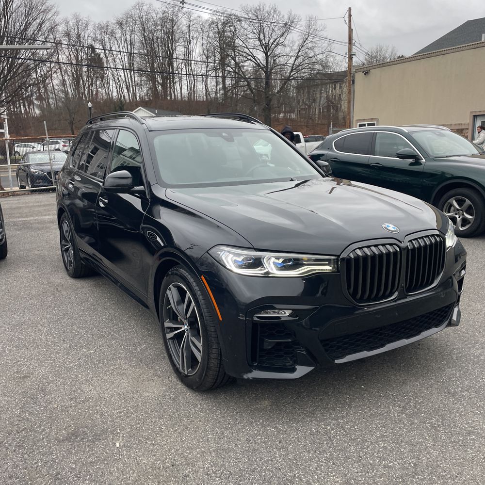 2022 BMW X7 M50i