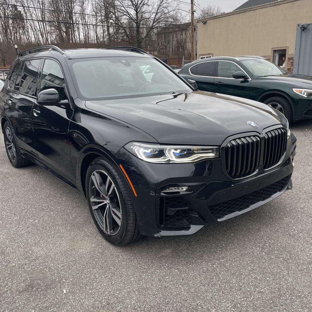2022 BMW X7 M50i