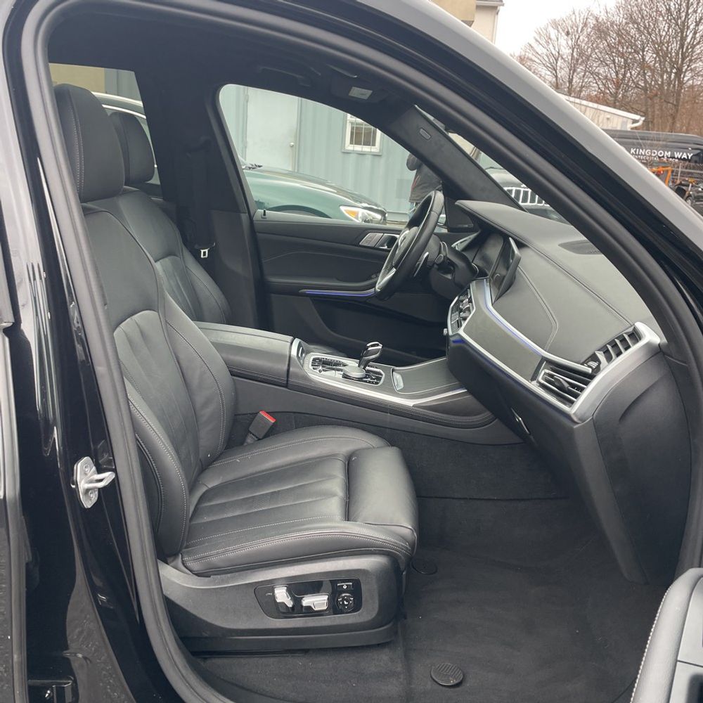 2022 BMW X7 M50i