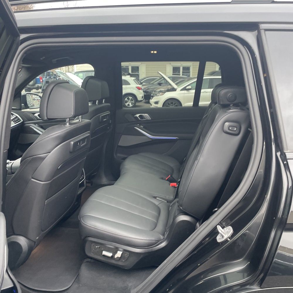 2022 BMW X7 M50i