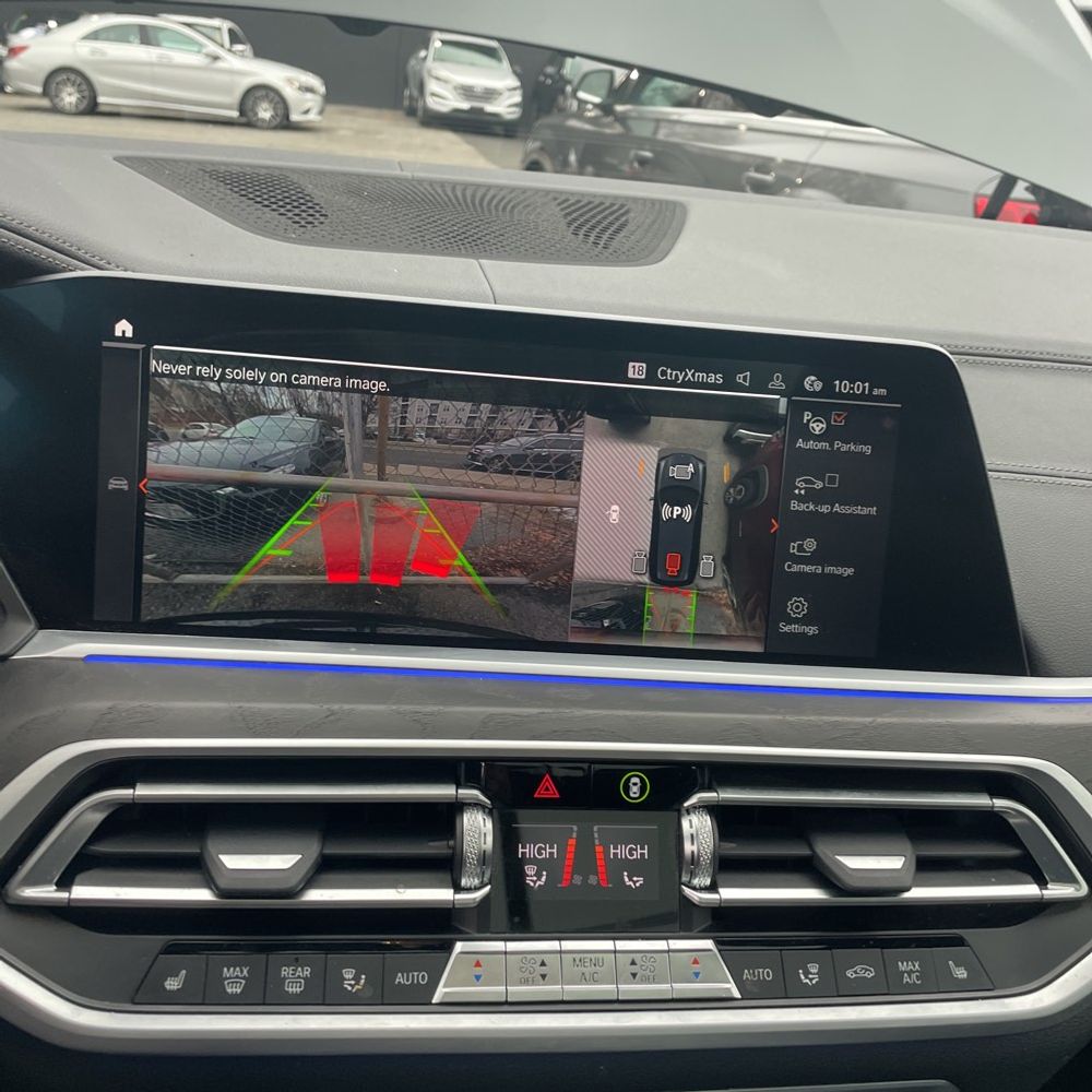 2022 BMW X7 M50i