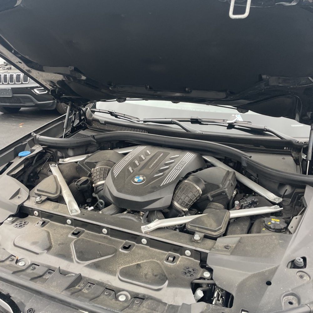 2022 BMW X7 M50i