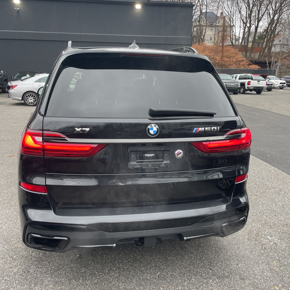 2022 BMW X7 M50i
