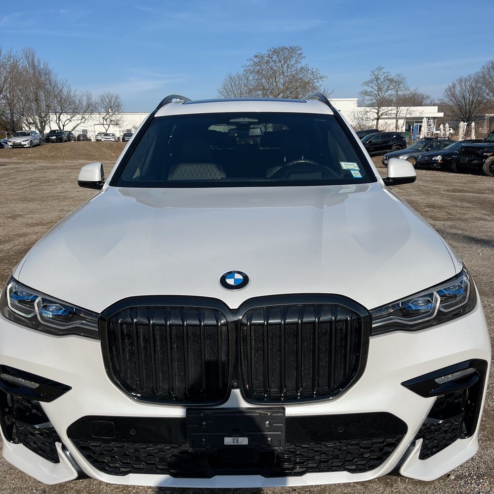 2022 BMW X7 M50i