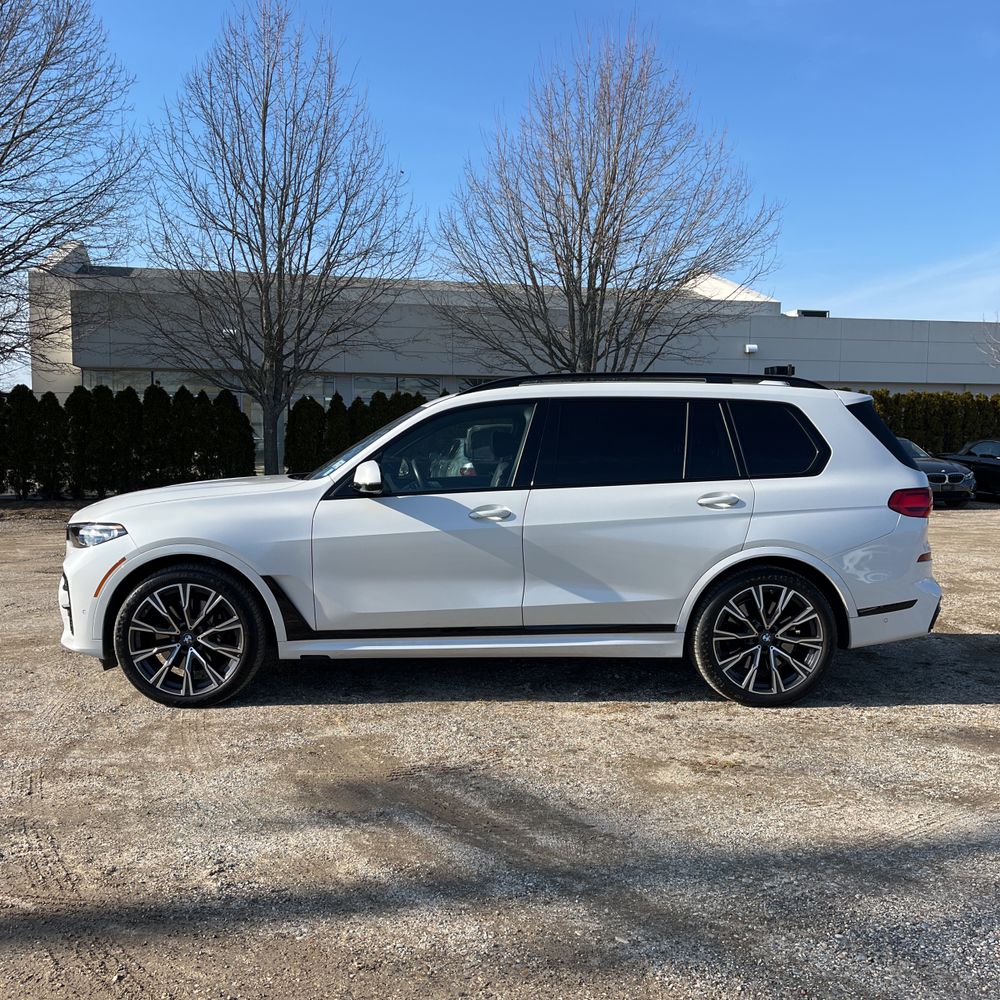 2022 BMW X7 M50i