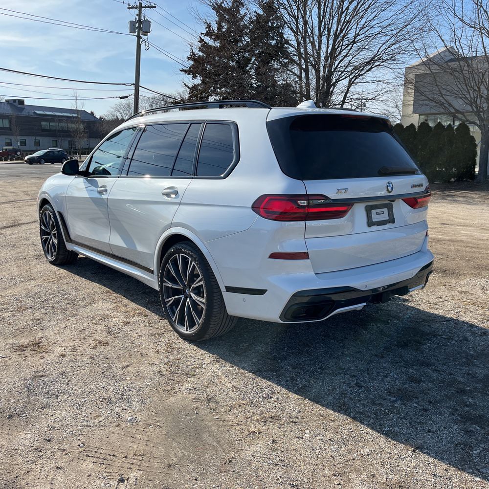 2022 BMW X7 M50i