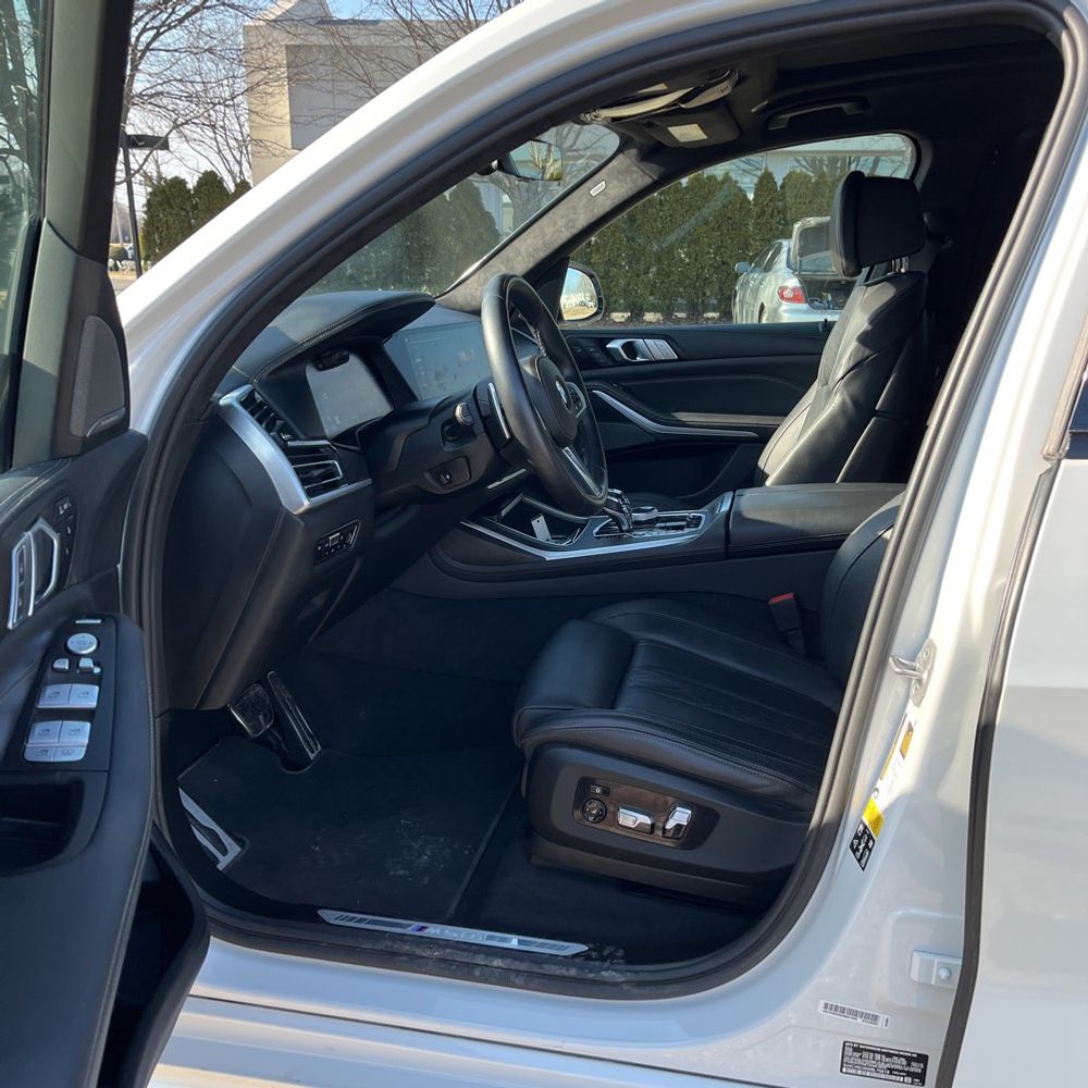 2022 BMW X7 M50i